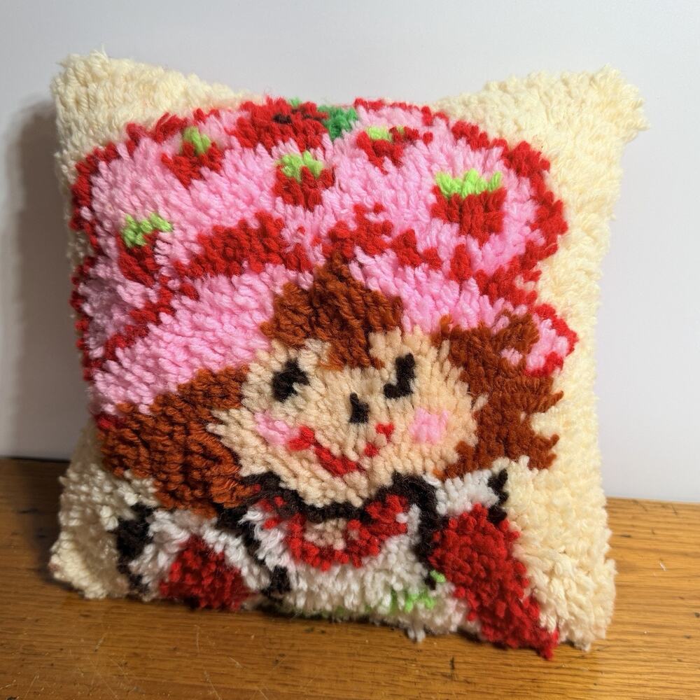 Vintage 1980s STRAWBERRY SHORTCAKE Latch Hook Accent Pillow 12" Square